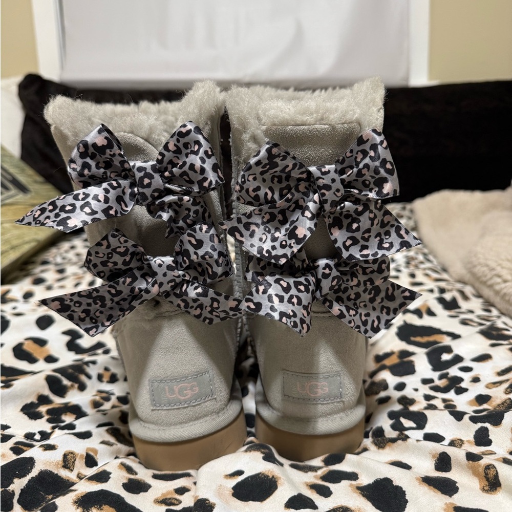 Bailey button cheetah print bow Uggs